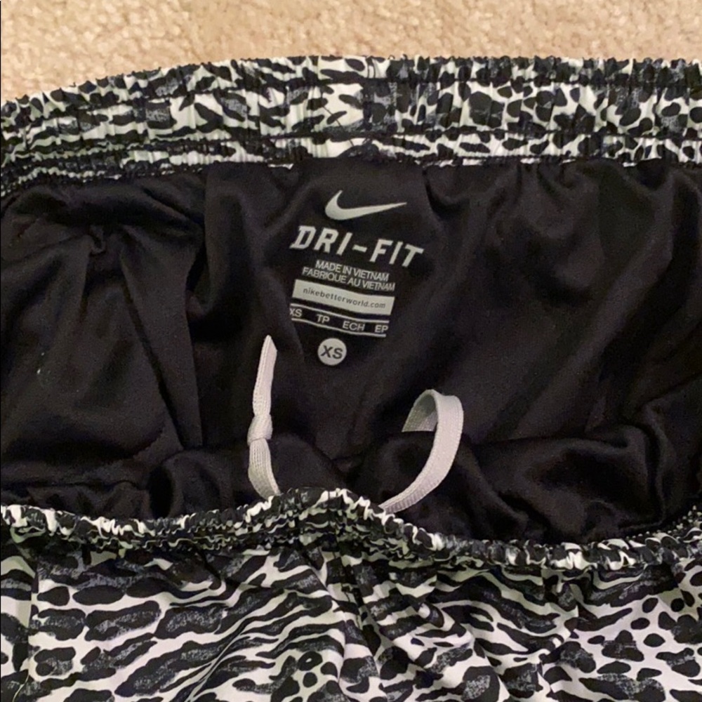 NIKE running shorts - Picture 4 of 4